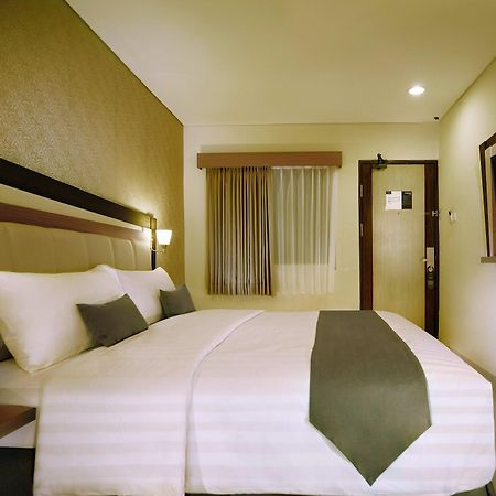 Hotel Neo - Kuta, Jelantik Legian Exterior foto
