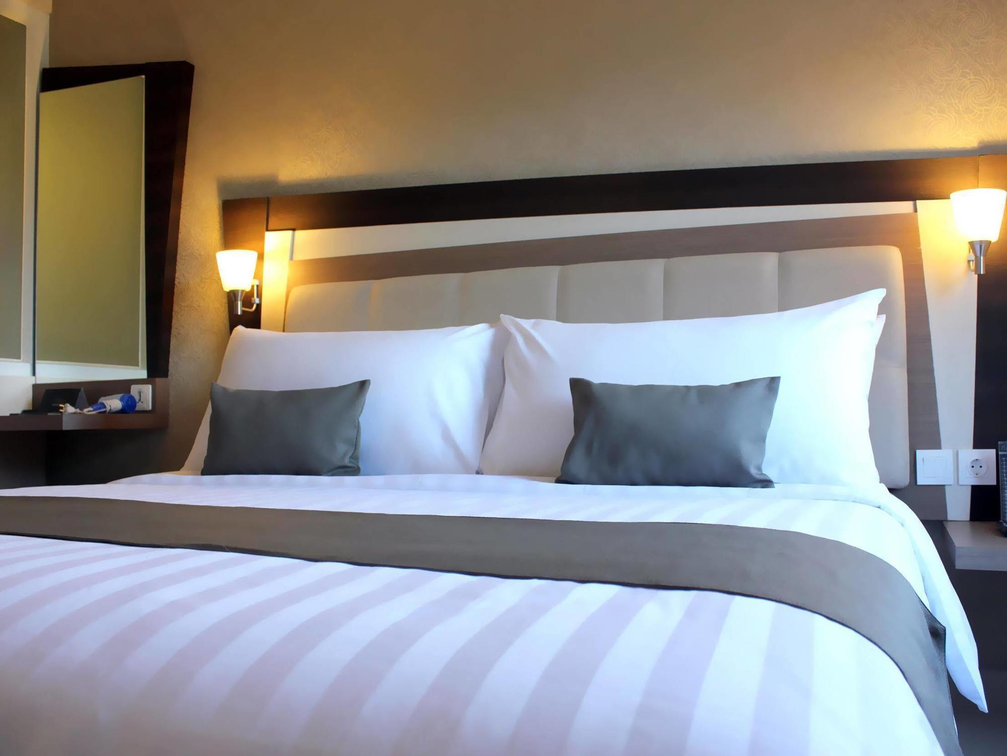 Hotel Neo - Kuta, Jelantik Legian Exterior foto